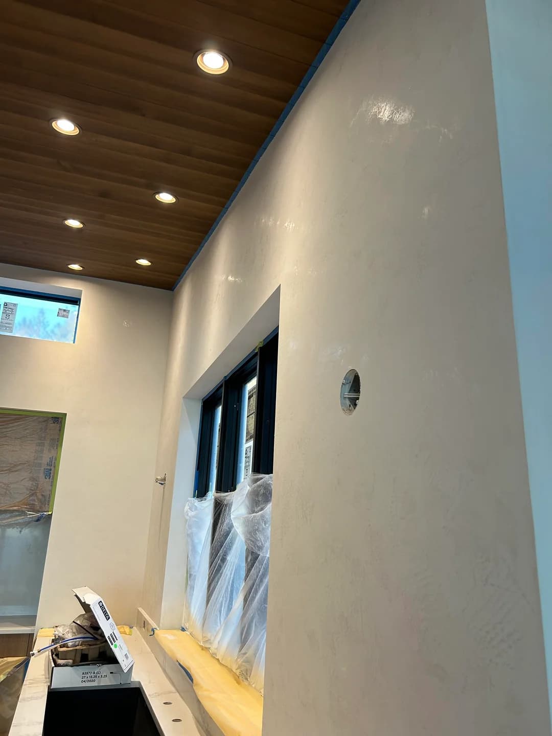 Venetian plaster during application